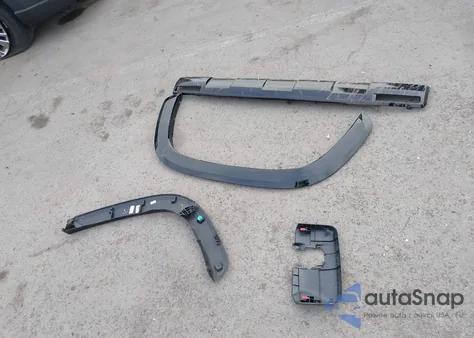 2024 Toyota Sequoia Platinum z USA, uszkodzony, nr VIN 7SVAAABA2RX046467